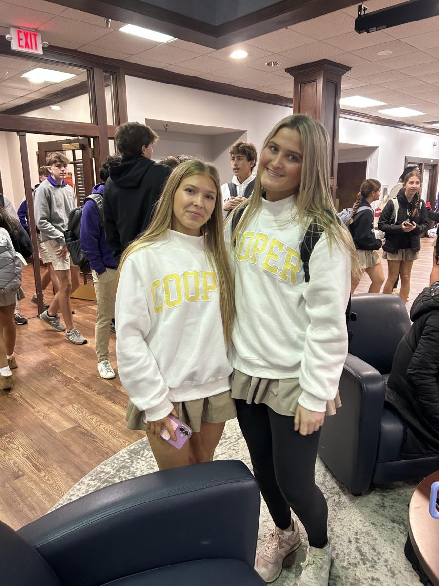 Freshman Sage Smith and Georgia Kate Barksdale pose.