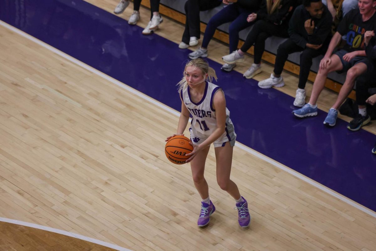 Sophomore Elle Howren getting set to shoot a three point shot. 